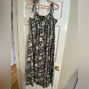 Size 18/20 Floral Lane Bryant Dress with adjustable tie straps.